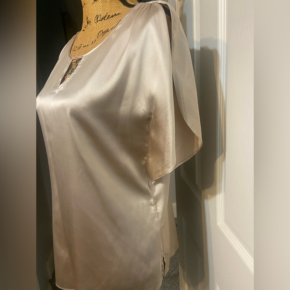 White House Black Market Sz S Cream Fitted Blouse with Short Butterfly Sleeves - Picture 4 of 8